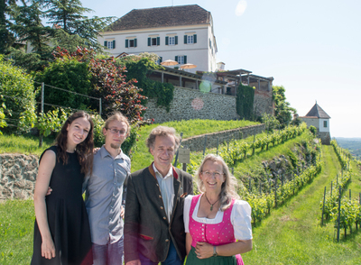 Gewürztraminer Orange 2013 vom Weingut Winkler-Hermaden ist bei der "Kleinen Zeitung Weinkost" unter den Finalisten